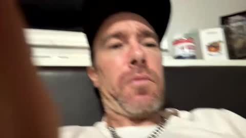 Snapshot of mr_a420 chatting on 12-17-25, 09:21 mr_a420 online show from 12-17-25, 09:21