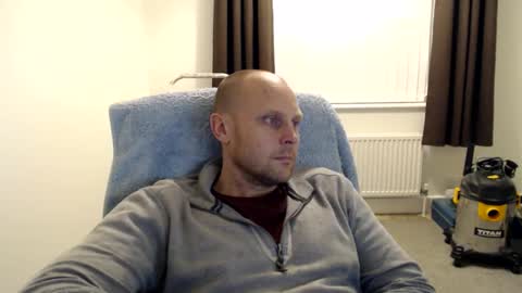Mr Baldy Likes to Chat online show from 10-17-25, 11:18