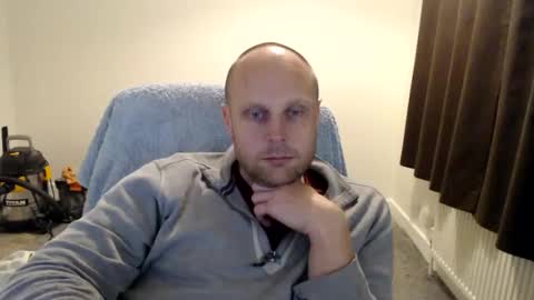 Mr Baldy Likes to Chat online show from 10-18-25, 09:04
