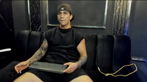 Snapshot of mr_maximo chatting on 10-06-25, 05:05 mr_maximo online show from 10-06-25, 05:05