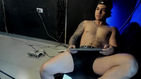 Snapshot of mr_maximo chatting on 10-25-25, 06:46 mr_maximo online show from 10-25-25, 06:46