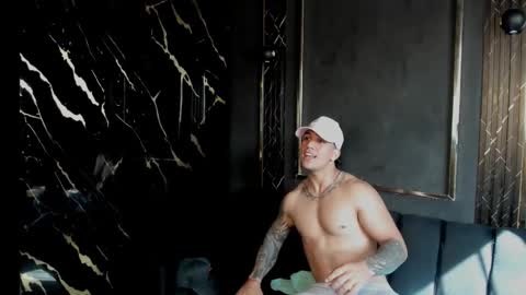 mr_maximo online show from 11-25-25, 07:25