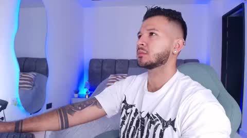 MIKEE online show from 11-12-25, 03:07