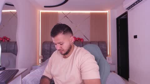 MIKEE online show from 03-01-26, 03:08