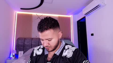 MIKEE online show from 04-19-26, 03:17