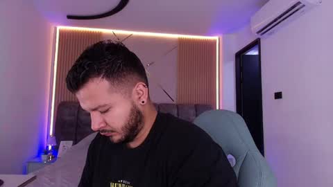 MIKEE online show from 04-28-26, 03:11