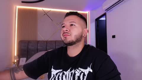 Snapshot of mr_mikee_ chatting on 05-01-26, 03:11 MIKEE online show from 05-01-26, 03:11