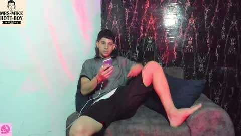 Snapshot of mr_mikehott_8 chatting on 12-14-25, 03:45 mr_mikehott_8 online show from 12-14-25, 03:45