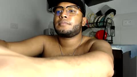 Snapshot of mr_santos01 chatting on 01-19-25, 11:00 Santos online show from 01-19-25, 11:00