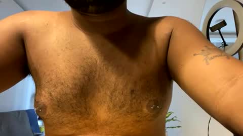 Snapshot of mr_santos01 chatting on 02-22-26, 08:29 Santos online show from 02-22-26, 08:29