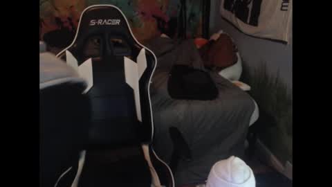 mr_strawberry online show from 11-08-25, 10:48