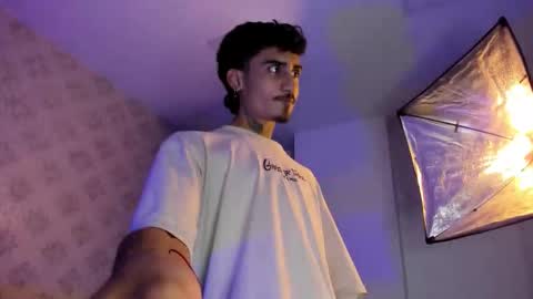 MR online show from 12-05-25, 03:26