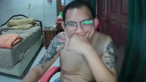Snapshot of mr_thick89 chatting on 10-19-25, 08:15 mr_thick89 online show from 10-19-25, 08:15