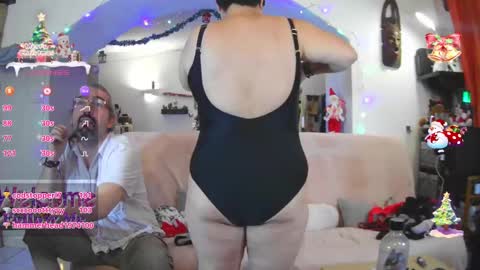 Snapshot of mrandmrsswetness84 chatting on 12-21-24, 10:19 MrAndMrsSwetness84 online show from 12-21-24, 10:19