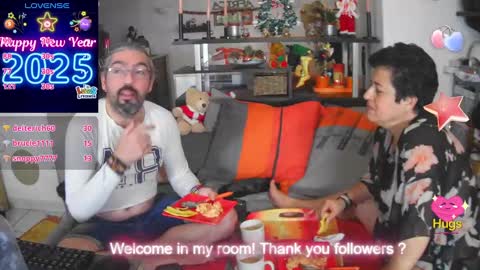 Snapshot of mrandmrsswetness84 chatting on 01-08-25, 10:48 MrAndMrsSwetness84 online show from 01-08-25, 10:48