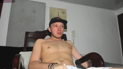 Snapshot of mrandrey23 chatting on 09-17-25, 12:40 mrandrey23 online show from 09-17-25, 12:40