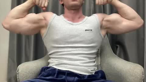 Snapshot of mrbiceps_23 chatting on 01-14-25, 08:48 Mrbiceps23 online show from 01-14-25, 08:48
