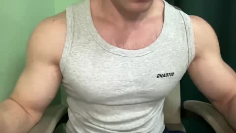 Snapshot of mrbiceps_23 chatting on 01-26-25, 12:33 Mrbiceps23 online show from 01-26-25, 12:33