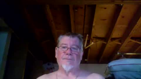 Snapshot of mrblade666 chatting on 06-11-26, 10:24 mrblade666 online show from 06-11-26, 10:24