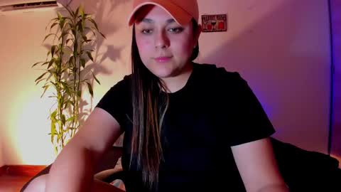 Snapshot of mrbuu_ chatting on 12-18-24, 01:37 Laura online show from 12-18-24, 01:37