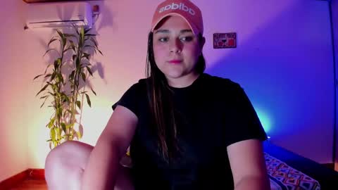 Snapshot of mrbuu_ chatting on 12-19-24, 06:34 Laura online show from 12-19-24, 06:34