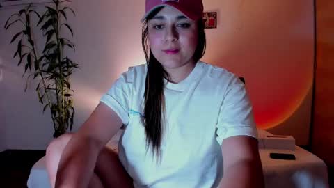 Snapshot of mrbuu_ chatting on 01-10-25, 11:00 Laura online show from 01-10-25, 11:00