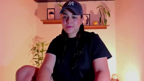 Snapshot of mrbuu_ chatting on 01-19-25, 07:46 Laura online show from 01-19-25, 07:46