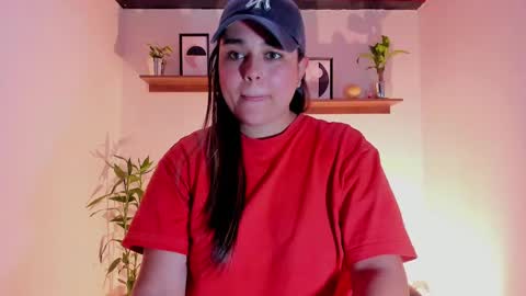 Snapshot of mrbuu_ chatting on 01-21-25, 05:38 Laura online show from 01-21-25, 05:38