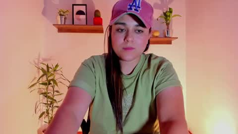 Snapshot of mrbuu_ chatting on 01-22-25, 07:46 Laura online show from 01-22-25, 07:46