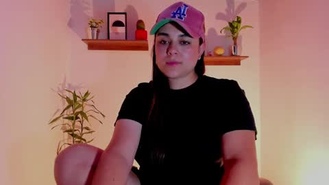 Snapshot of mrbuu_ chatting on 01-23-25, 05:02 Laura online show from 01-23-25, 05:02