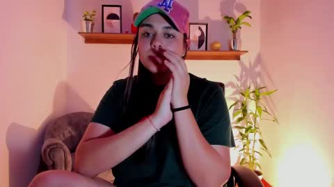 Snapshot of mrbuu_ chatting on 01-28-25, 02:11 Laura online show from 01-28-25, 02:11