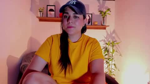 Snapshot of mrbuu_ chatting on 01-29-25, 06:43 Laura online show from 01-29-25, 06:43