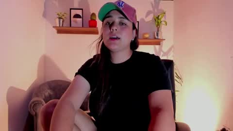 Snapshot of mrbuu_ chatting on 01-31-25, 06:35 Laura online show from 01-31-25, 06:35