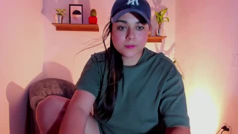 Snapshot of mrbuu_ chatting on 02-02-25, 04:48 Laura online show from 02-02-25, 04:48