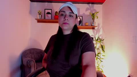 Snapshot of mrbuu_ chatting on 02-11-25, 04:11 Laura online show from 02-11-25, 04:11