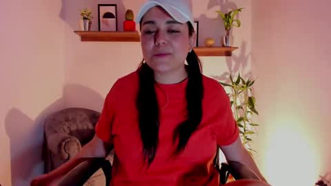 Snapshot of mrbuu_ chatting on 02-13-25, 04:00 Laura online show from 02-13-25, 04:00