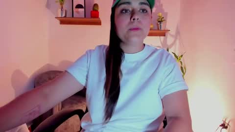 Snapshot of mrbuu_ chatting on 02-15-25, 02:58 Laura online show from 02-15-25, 02:58