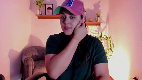 Snapshot of mrbuu_ chatting on 02-17-25, 02:31 Laura online show from 02-17-25, 02:31