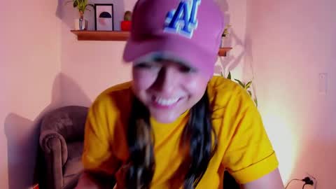 Snapshot of mrbuu_ chatting on 02-18-25, 03:31 Laura online show from 02-18-25, 03:31