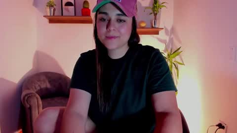 Snapshot of mrbuu_ chatting on 02-21-25, 02:50 Laura online show from 02-21-25, 02:50