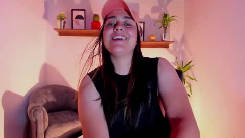 Snapshot of mrbuu_ chatting on 02-22-25, 06:17 Laura online show from 02-22-25, 06:17