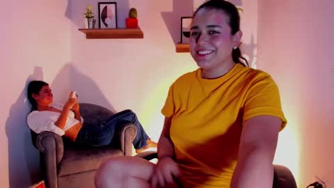 Snapshot of mrbuu_ chatting on 03-06-25, 01:05 Laura online show from 03-06-25, 01:05