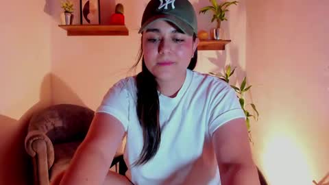 Snapshot of mrbuu_ chatting on 03-11-25, 03:48 Laura online show from 03-11-25, 03:48