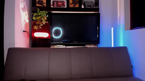 Snapshot of mrbuu_ chatting on 09-10-25, 02:11 Laura online show from 09-10-25, 02:11