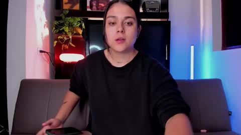 Snapshot of mrbuu_ chatting on 09-15-25, 03:50 Laura online show from 09-15-25, 03:50