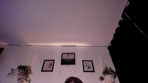 Snapshot of mrbuu_ chatting on 10-05-25, 03:27 Laura online show from 10-05-25, 03:27