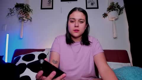 Snapshot of mrbuu_ chatting on 10-08-25, 05:49 Laura online show from 10-08-25, 05:49