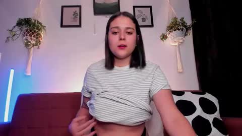 Snapshot of mrbuu_ chatting on 10-11-25, 02:44 Laura online show from 10-11-25, 02:44