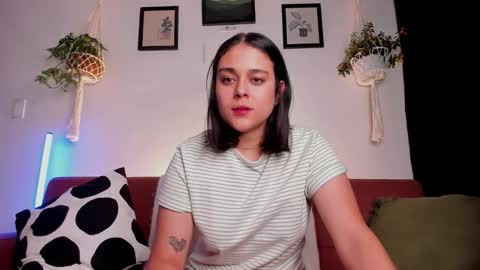 Snapshot of mrbuu_ chatting on 10-21-25, 03:40 Laura online show from 10-21-25, 03:40