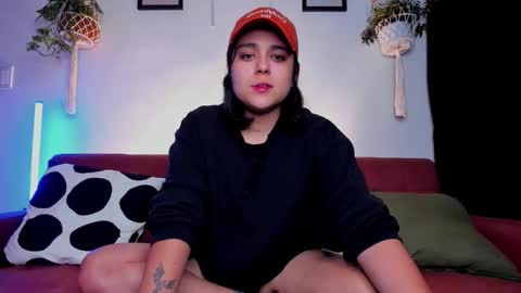 Snapshot of mrbuu_ chatting on 10-24-25, 06:54 Laura online show from 10-24-25, 06:54